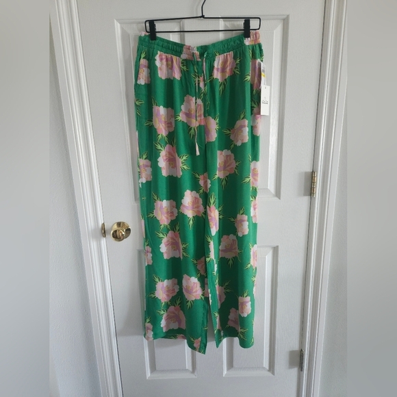 CeCe Pants - NWT CeCe Floral Wide Leg Pants